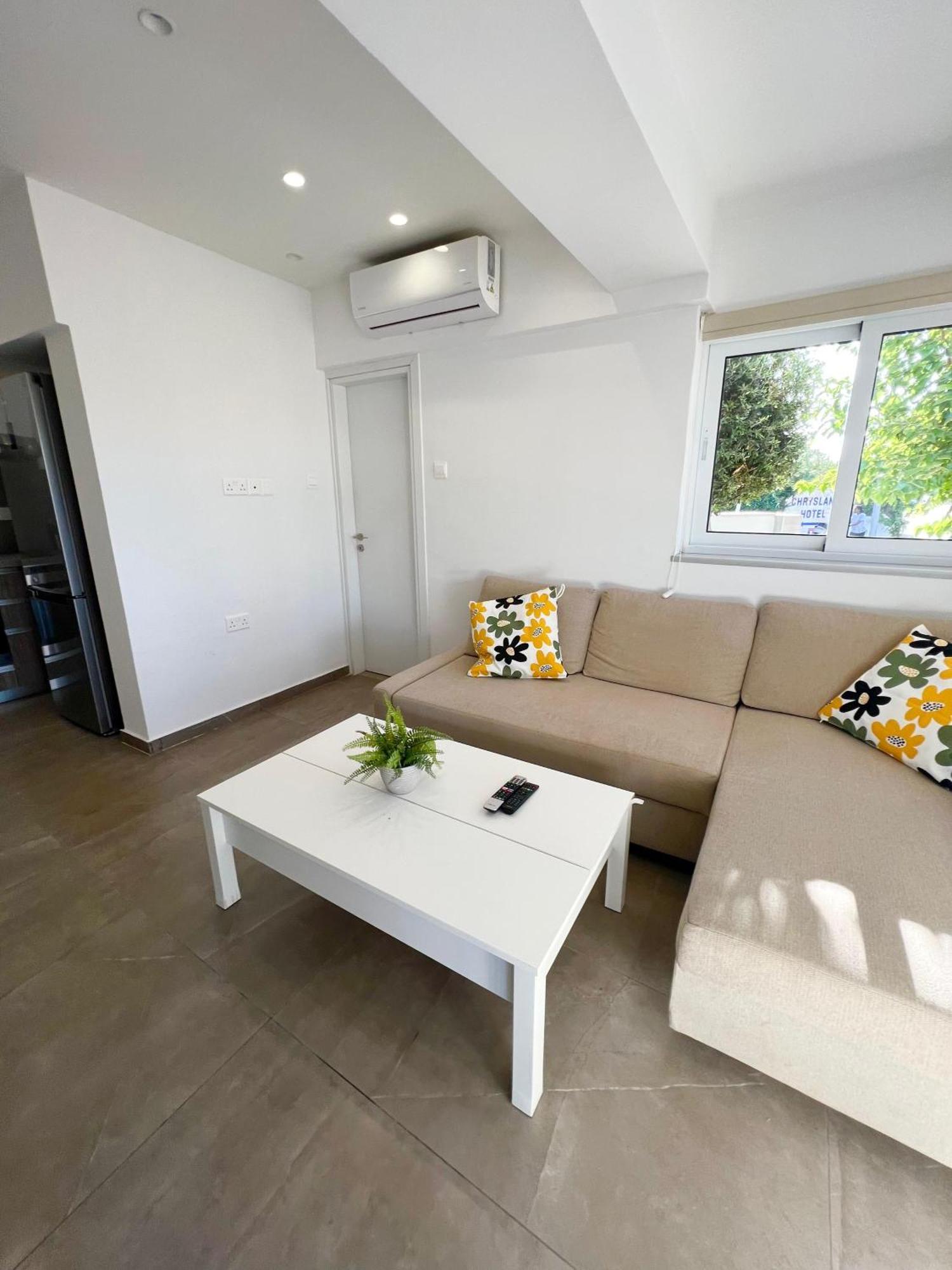 Azul Nissi 1 Apartment